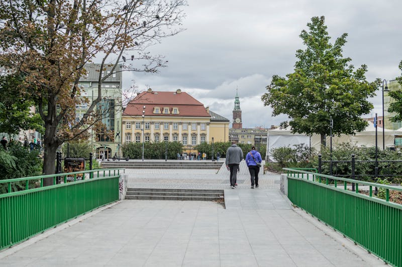 Para spacerująca po Wrocławiu